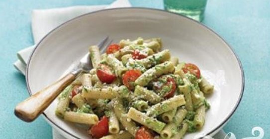 Паста с помидорами и соусом Песто