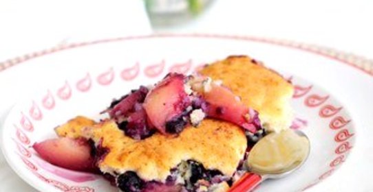 Персиково-черничный коблер