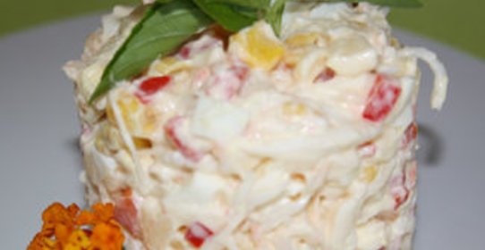Легкий салат с крабовым мясом