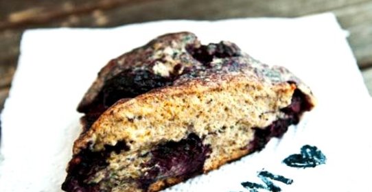 Пирог с медом и ежевикой