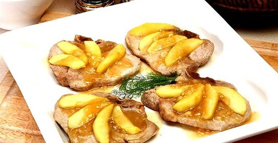 Свинина с яблоками и сидром