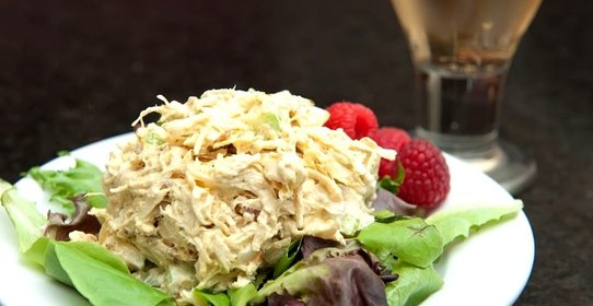 Салат из курицы с сельдереем