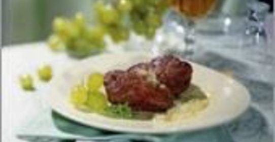 Телячья печенка с белым виноградом и мускатом