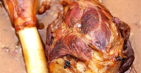 Жареная баранья нога с фетой