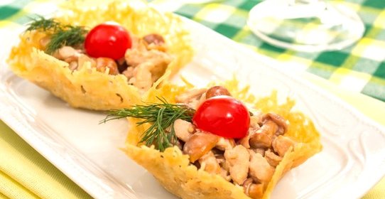 Салат в корзинках из «Пармезана»