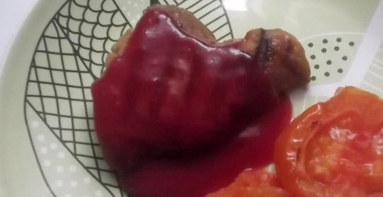 Свинина на гриле под красносмородиновым соусом