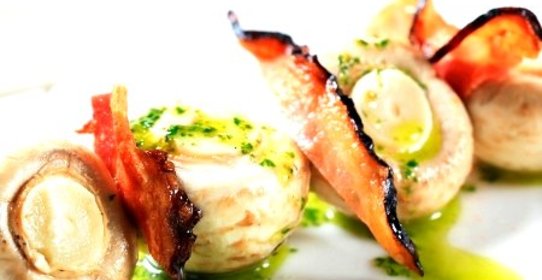 Шашлык из шампиньонов с беконом