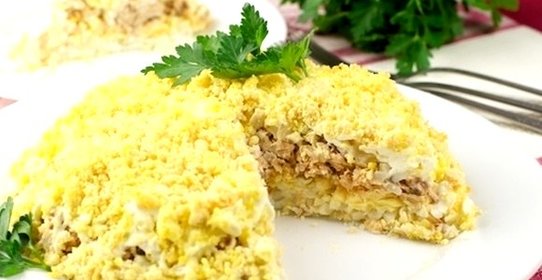 Салат Мимоза с печенью трески