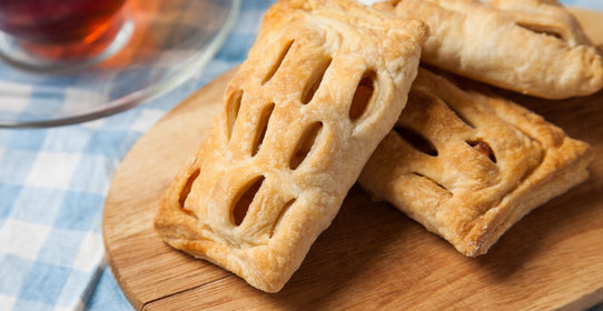 Слойки с яблоками