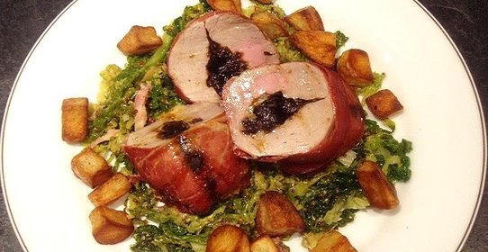 Свинина, фаршированная черносливом