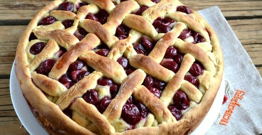 Пирог с замороженной вишней