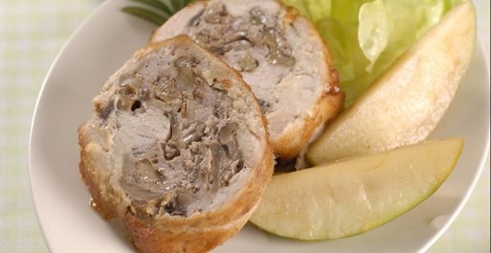Рулет из индейки с яблоками