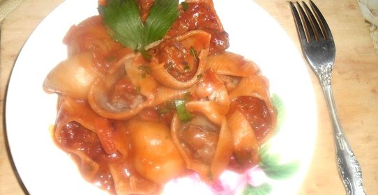 Фаршированные макароны в томатном соусе