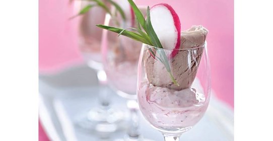 Холодная свинина с заправкой из редиса