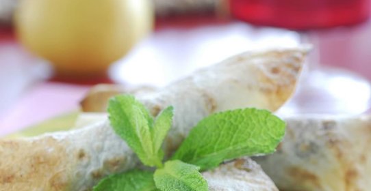 Конвертики из лаваша с грушами и шоколадом