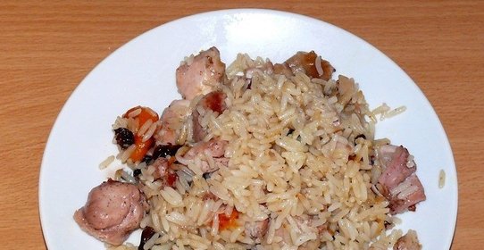 Плов с курицей и сухофруктами