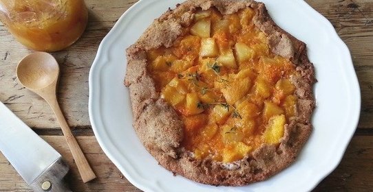 Открытый пирог с летними фруктами