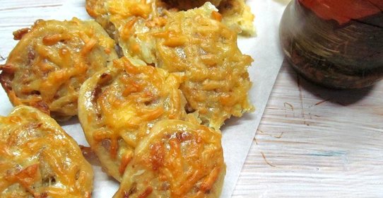 Рулеты из картофельного теста с мясной начинкой
