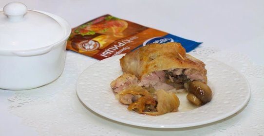 Фаршированные грибами окорочка