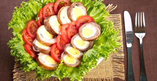 Мясной рулет с яйцами