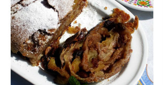 Яблочный штрудель с грецкими орехами