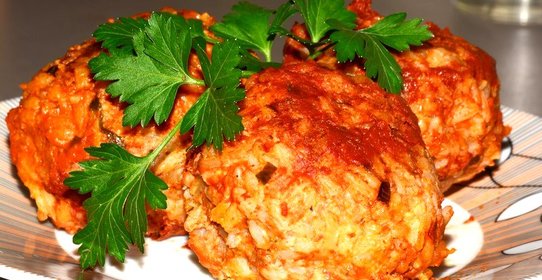 Мясные ёжики тушеные в томатном соусе