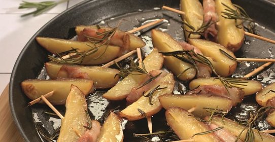 Картофель, запечённый в духовке, с беконом и розмарином