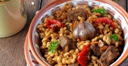 Плов из перловки с мясом