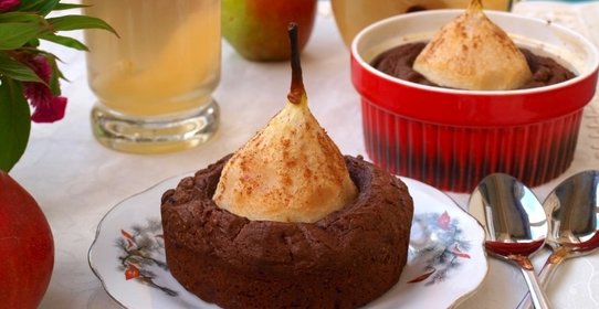 Шоколадные кексы с целыми грушами