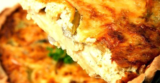 Луковый пирог с грюйером