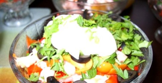 Салат с ветчиной и креветками