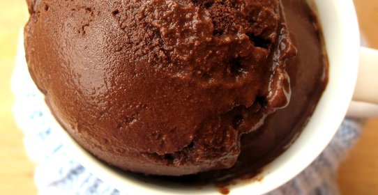 Шоколадный сорбет с корицей, мусковадо и перцем чили