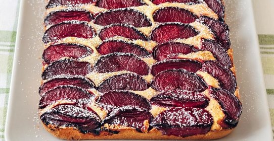 Миндальный пирог со сливами