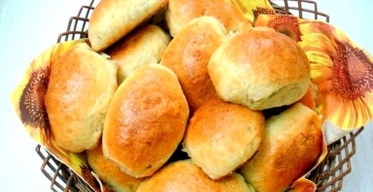 Пирожки дрожжевые с луком и яйцом