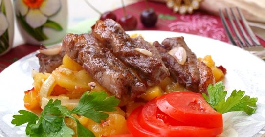 Свинина запечённая в вишнёвом соусе