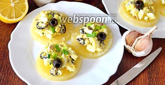 Салат на кольцах ананаса