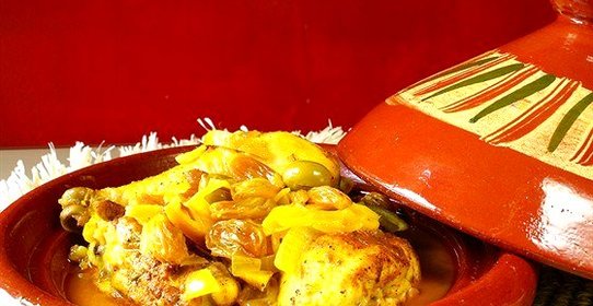 Тажин из курицы с лимоном, имбирем и корицей