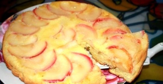 Шарлотка с яблоками без масла