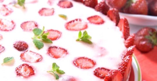 Клубничная шарлотка с сыром