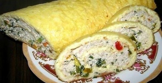 Сырно-яичный рулет с куриным фаршем