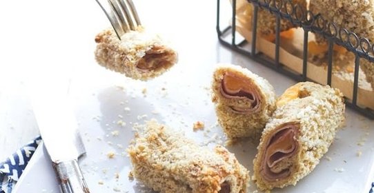 Рулетики с колбасой и сыром