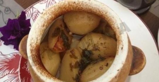 Говядина с овощами и аджикой в горшочках