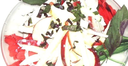 Салат из дайкона и базилика