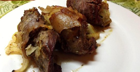 Мясные рулетики с луком