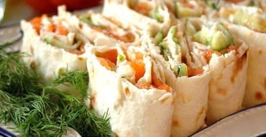 Рулет из семги и сыра