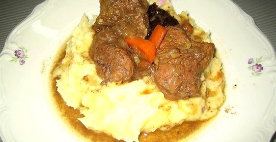 Ароматная томленая свинина с овощами