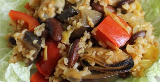 Паэлья с булгуром и красной фасолью