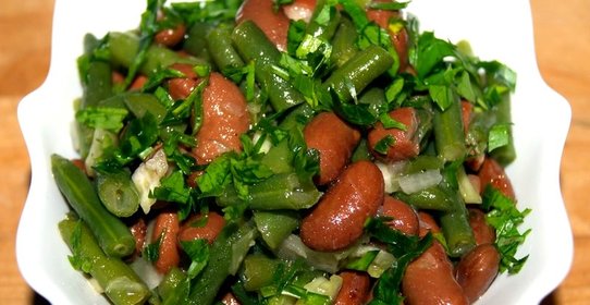 Постный салат с фасолью
