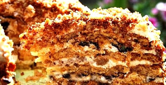 Медовый пирог с грецкими орехами