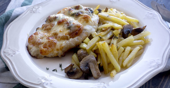 Свинина, запеченная с сухофруктами